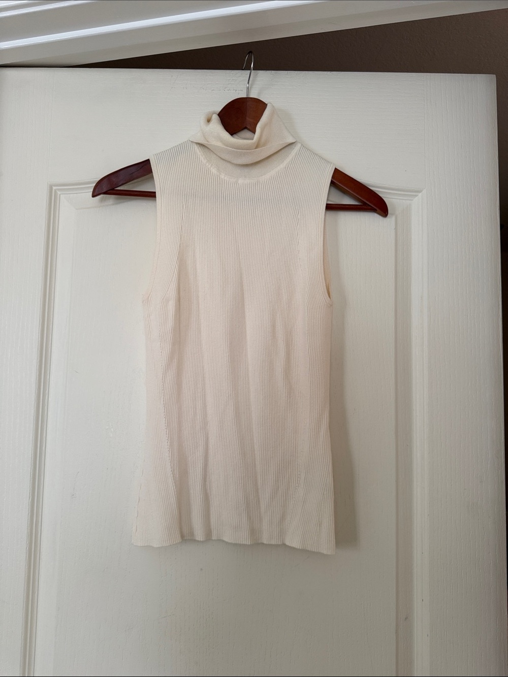 Anne Klein Cream Sleeveless Ribbed Turtleneck